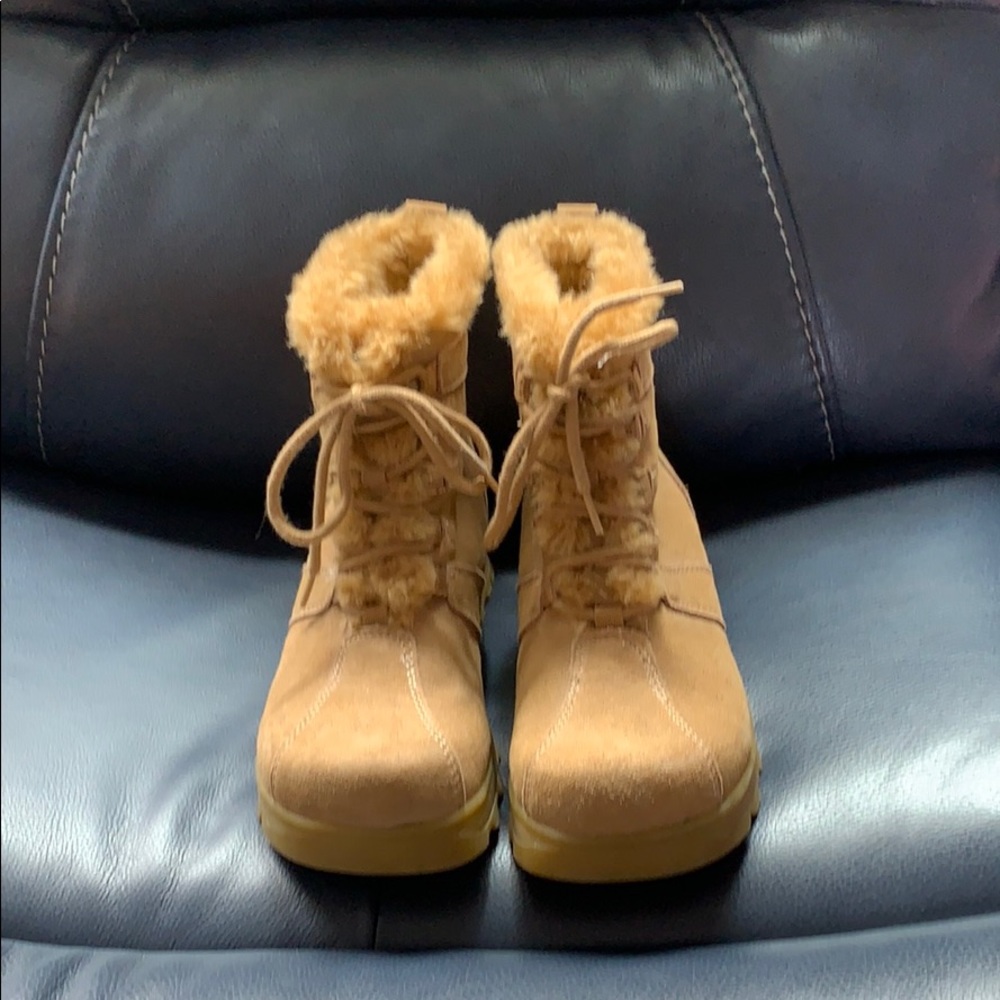 Camel colored size 6 Boots